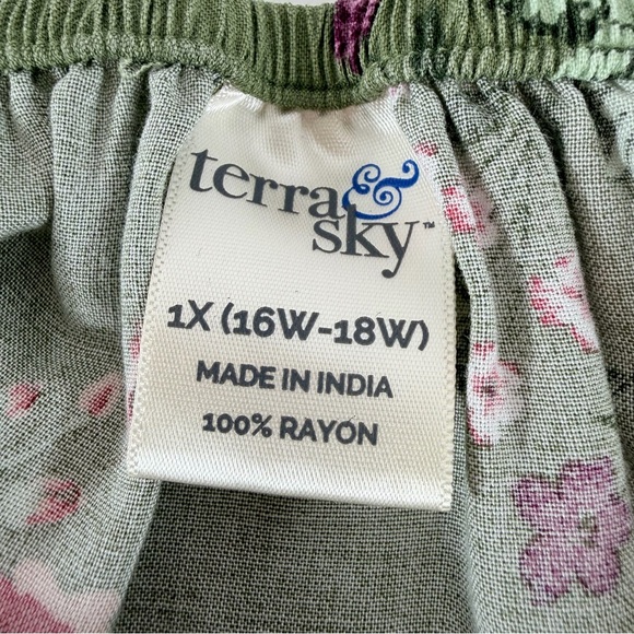 Floral Green Women's Top - Picture 9 of 9